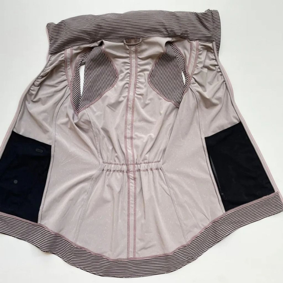 Lululemon Go The Distance Lightweight Vest, Size 6. - Picture 10 of 10